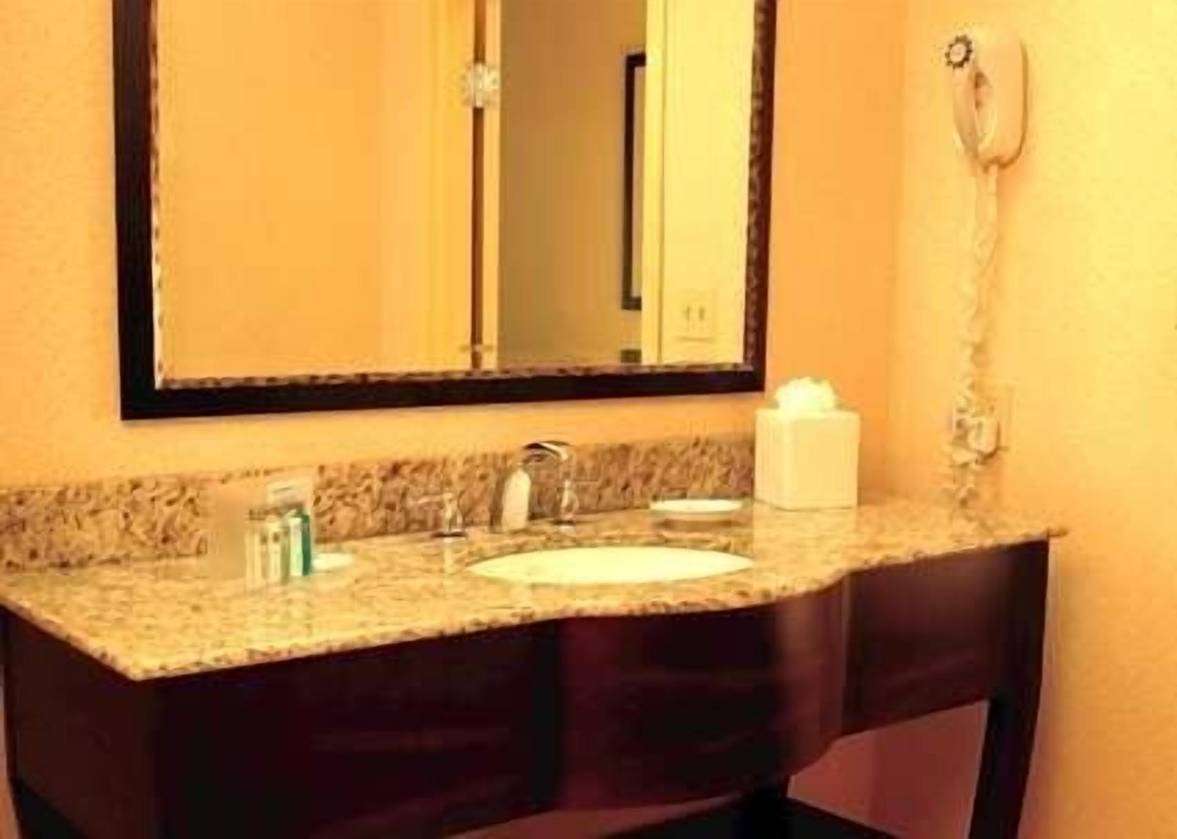 Hampton Inn & Suites Owensboro Downtown Waterfront Extérieur photo