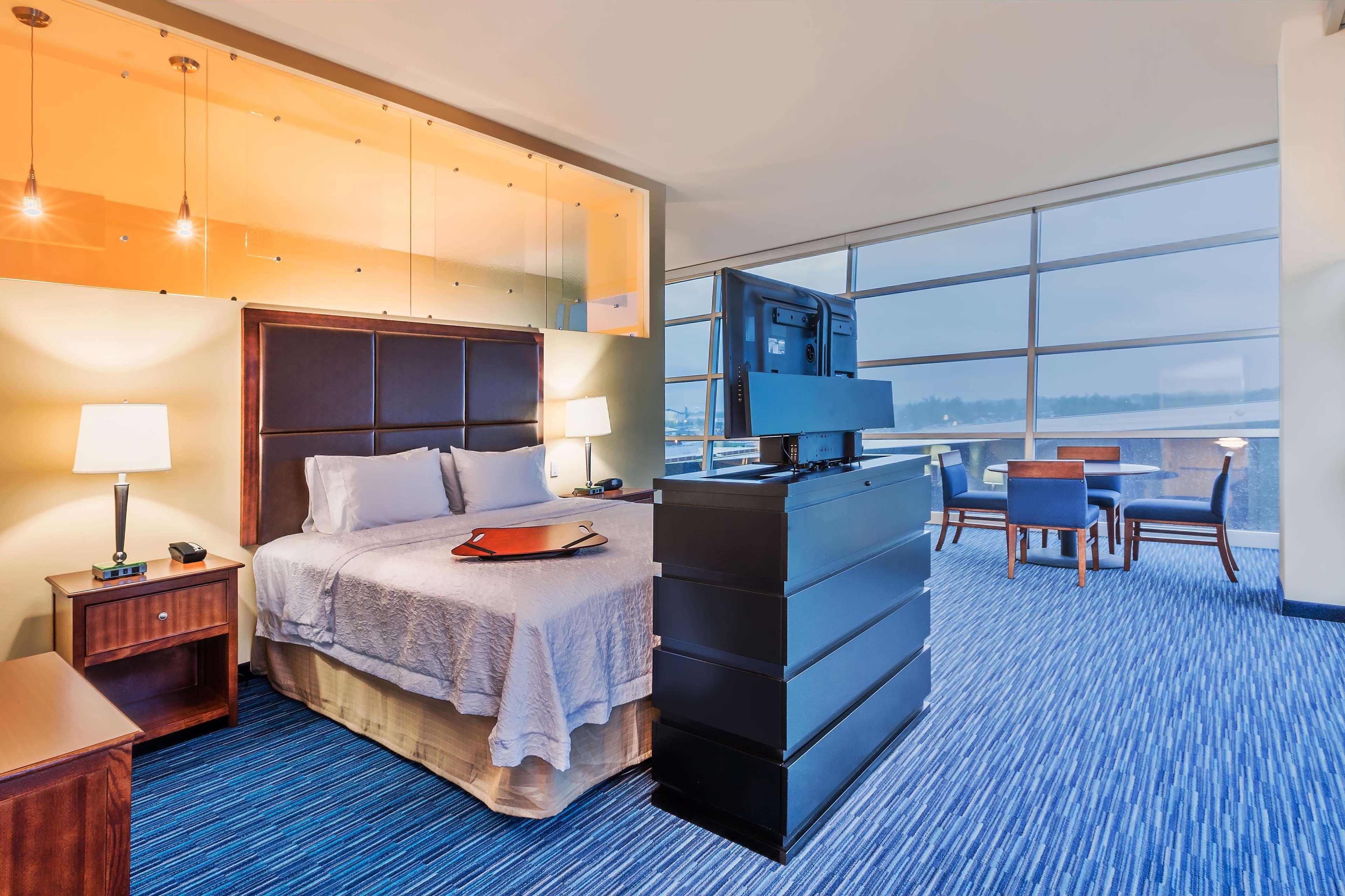 Hampton Inn & Suites Owensboro Downtown Waterfront Extérieur photo